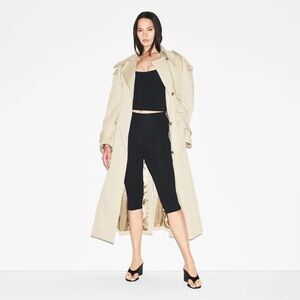 SKIMS Smooth Lounge Capri in Obsidian